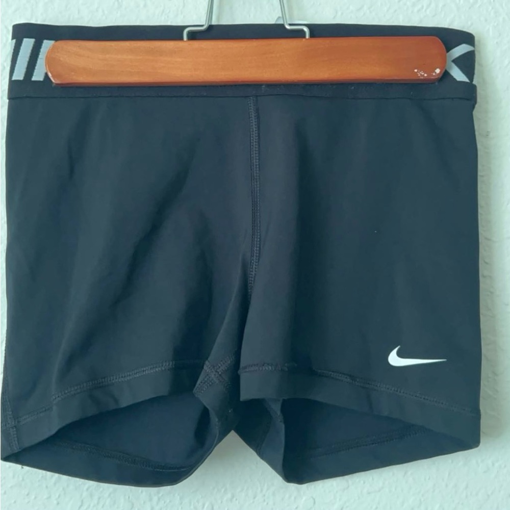 Nike pro spandex, black, great condition only worn 3 times!